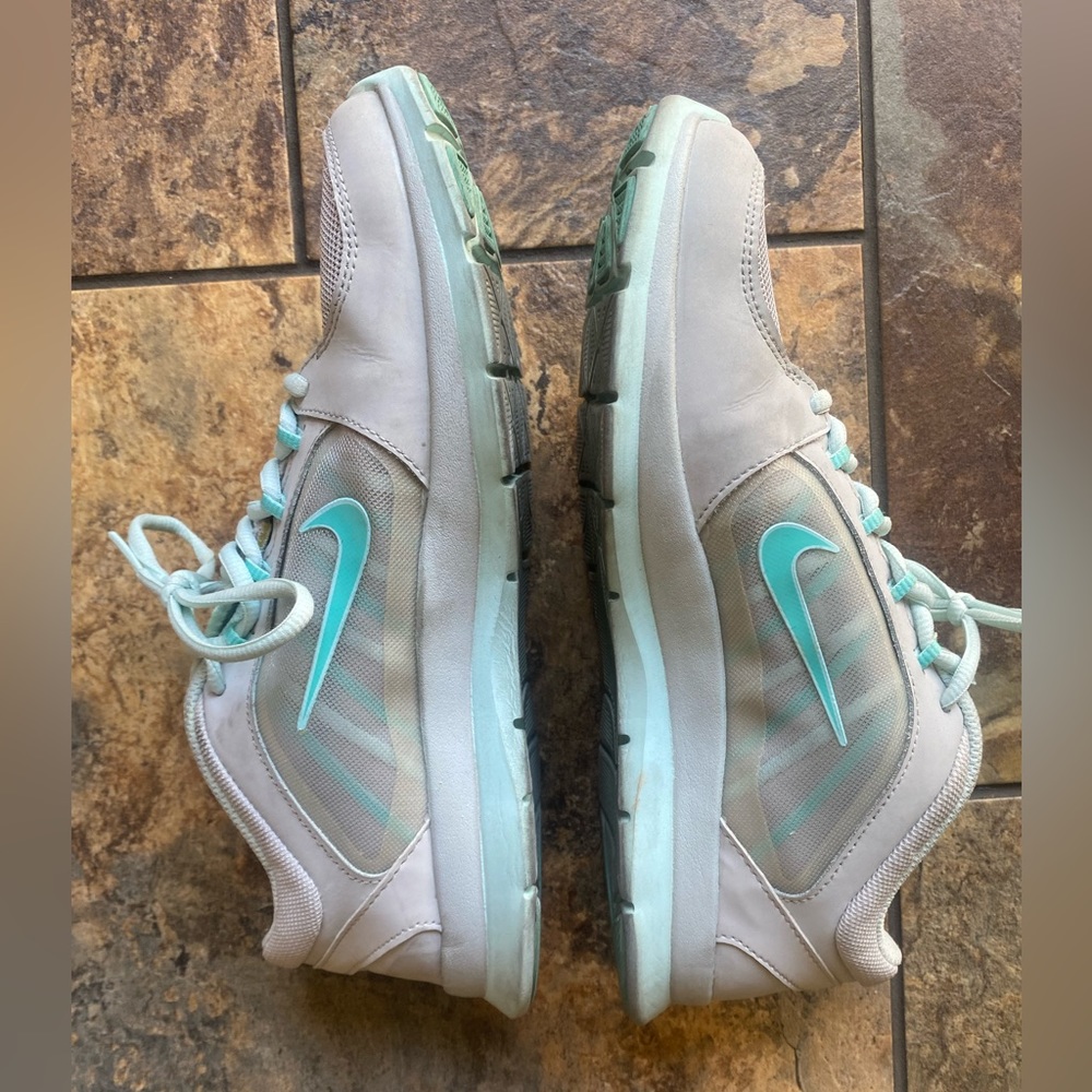 Nike crosstrainers - Picture 2 of 3